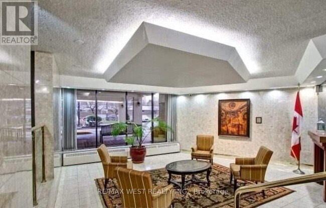 Building Photo - 60 Pavane Linkway