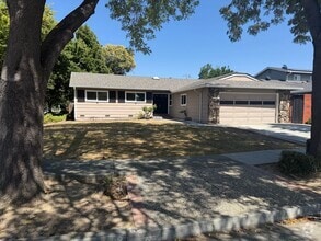 Building Photo - 2104 La Miel Way
