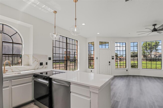 Building Photo - 8888 Benning Dr
