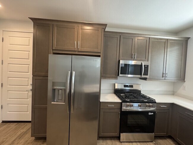 Foto del edificio - East Mesa New 4-bedroom