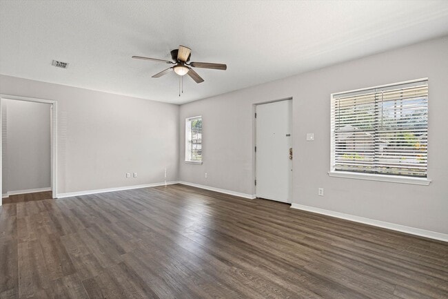 Building Photo - Adorable Cottage in Pinehurst