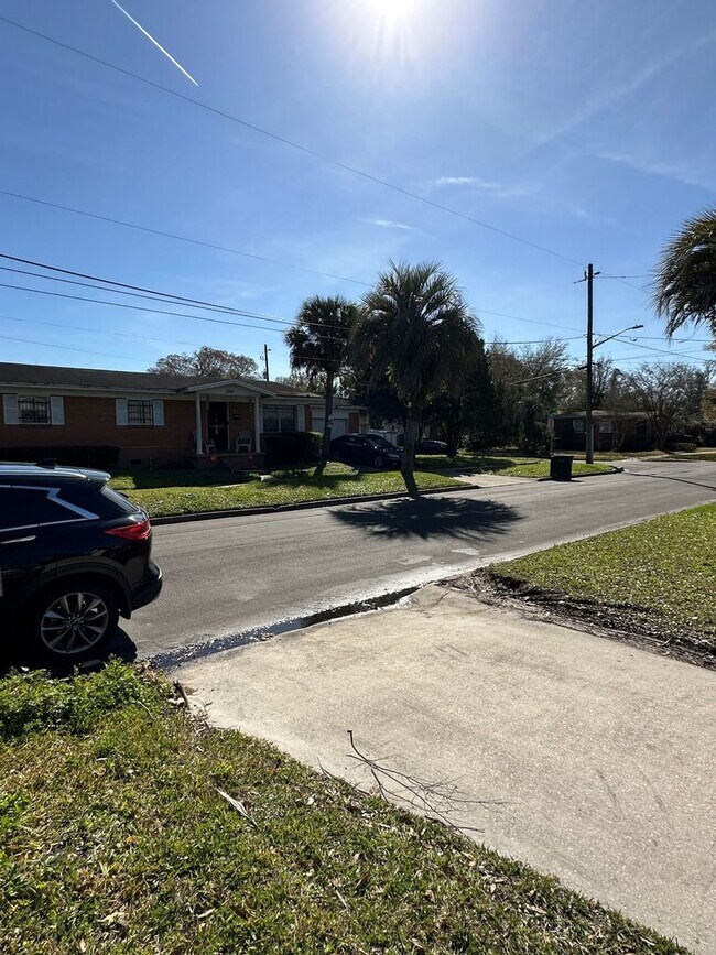 Building Photo - Welcome to Your Dream Rental!