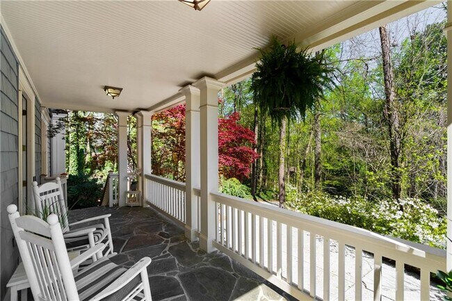 Foto del edificio - 339 Pinecrest Rd NE