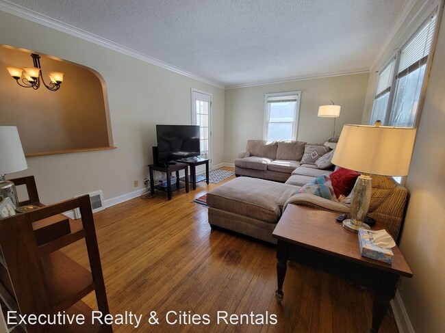 Foto del edificio - 3 br, 1 bath House - 137 5th Ave N