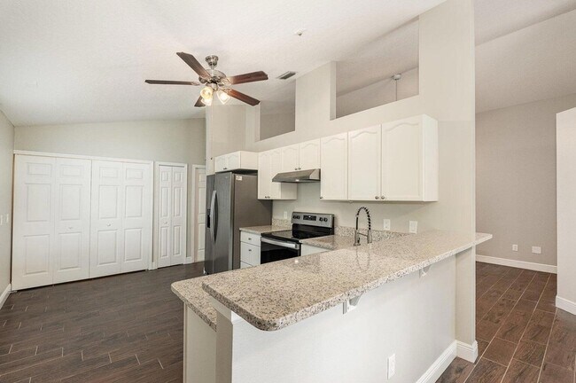 Foto del edificio - 513 Oak Mont Place Unit