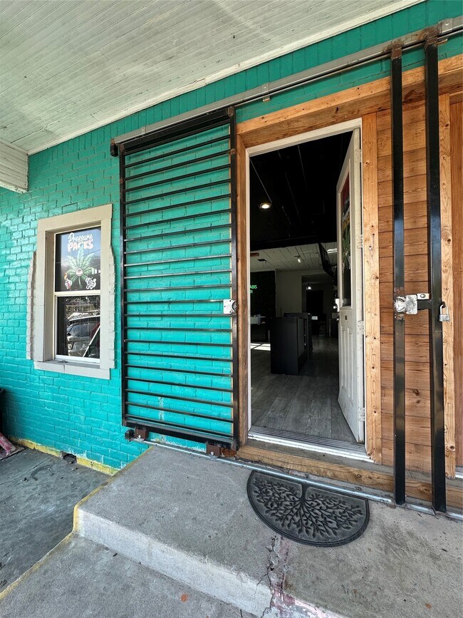 Foto del edificio - 304 Lockwood Dr