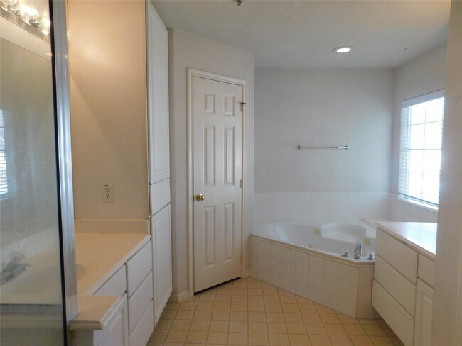 Foto del edificio - 2710 Grants Lake Blvd