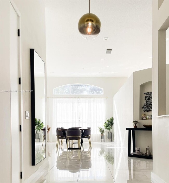 Foto del edificio - 5341 SW 33rd Terrace