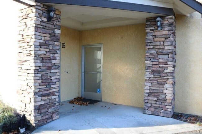 Foto del edificio - 3943 Walnut Dr