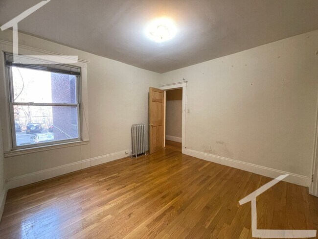 Building Photo - Kelton 4 bed