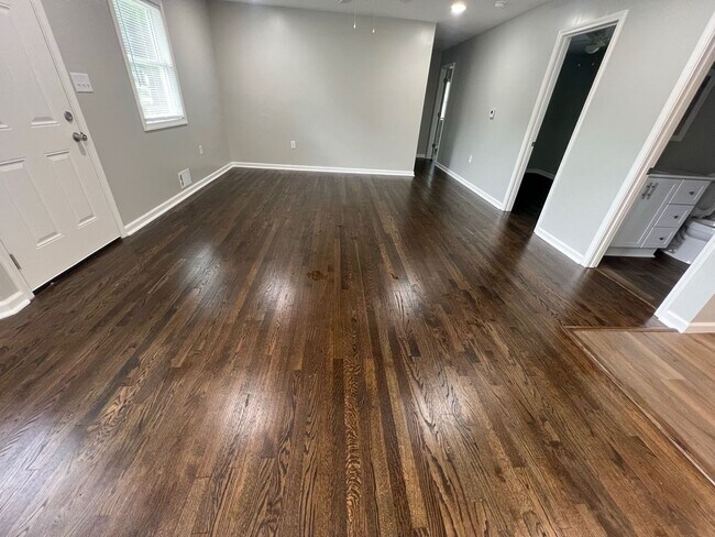 Foto del edificio - Coming soon! Beautiful Three Bedroom in Ra...