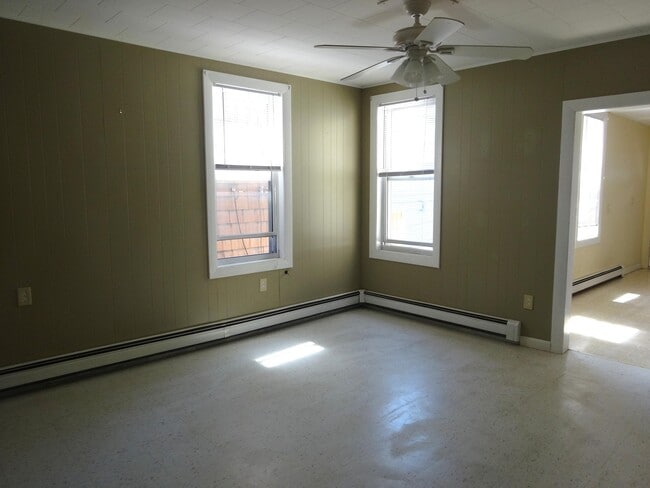 Building Photo - 22 Vinton St