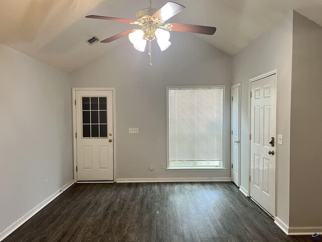 Building Photo - 203 Bayside Dr