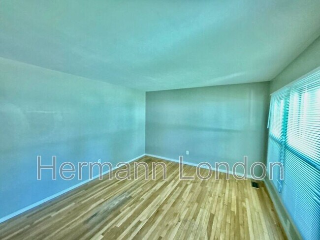 Foto del edificio - 1165 Lees Ln