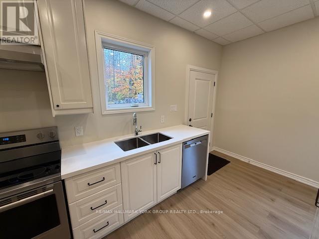 Building Photo - 4795 19th Sideroad