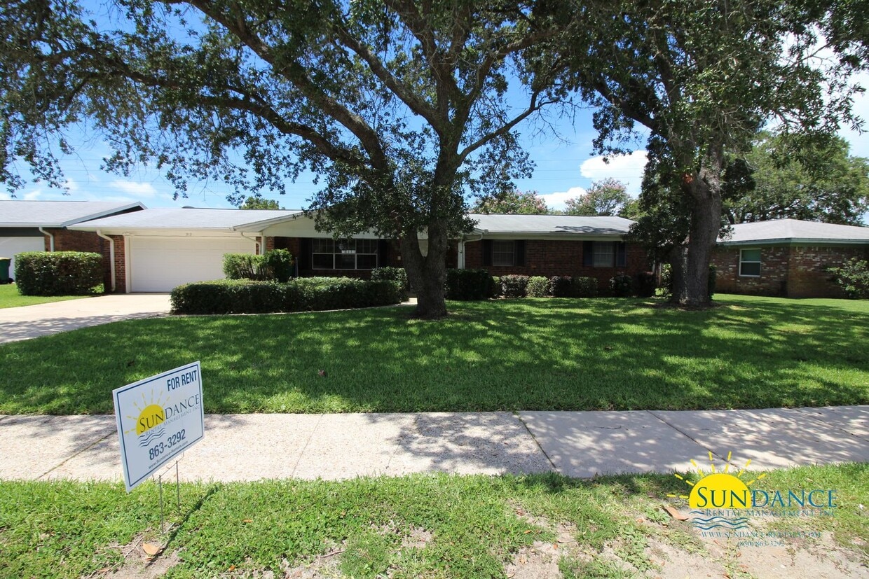 Foto principal - Great 3 Bedroom Home in Fort Walton Beach!