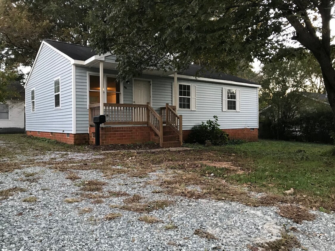 Great 3 bed 1.5 bath in SOON! House Rental in Graham