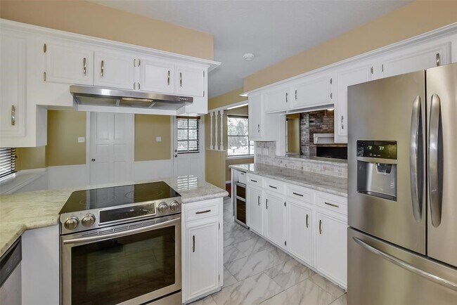 Foto del edificio - 6602 Point Clear Dr