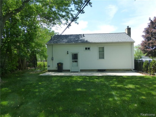 Building Photo - 265 Perry St