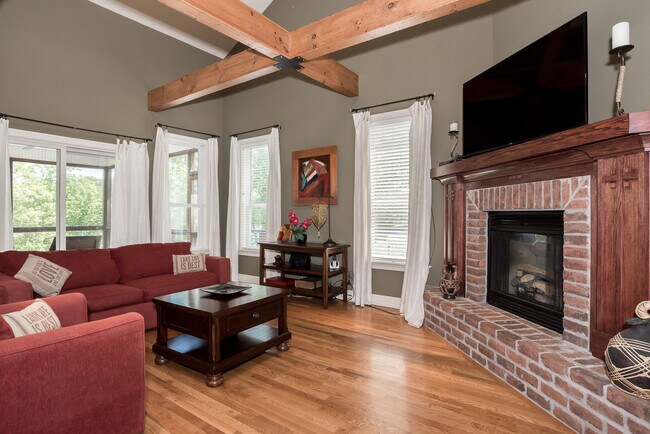 Foto del edificio - Lake Avalon Frontage