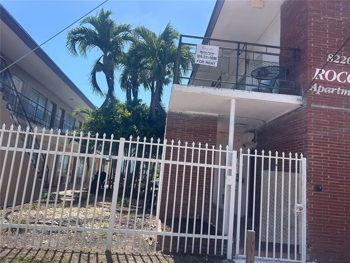 Building Photo - 8210 Byron Ave