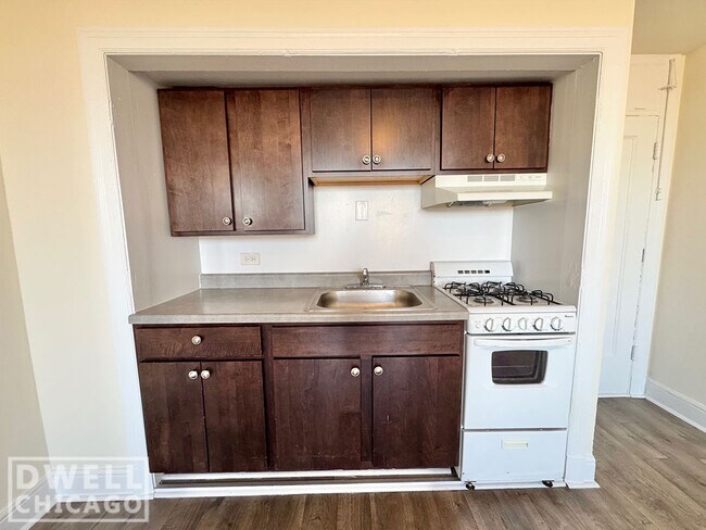 Foto del edificio - 2779 N Milwaukee Ave