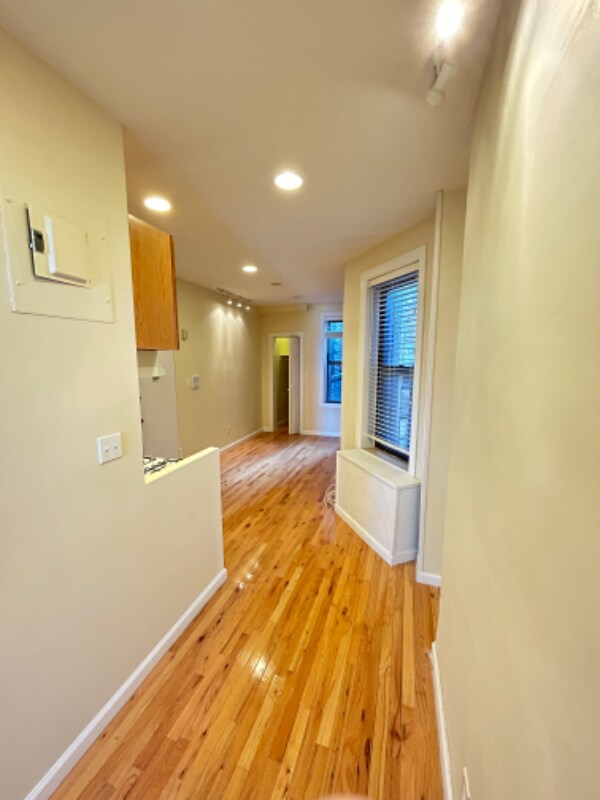Foto del edificio - 608 E 9th St