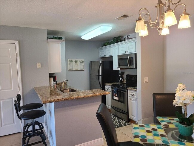 Foto del edificio - 8932 Manor Loop