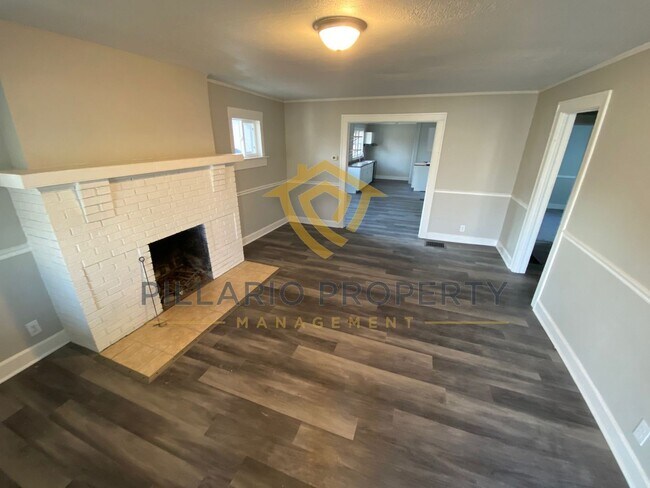 Building Photo - 3 Bedroom/1 Bathroom House on the North Si...