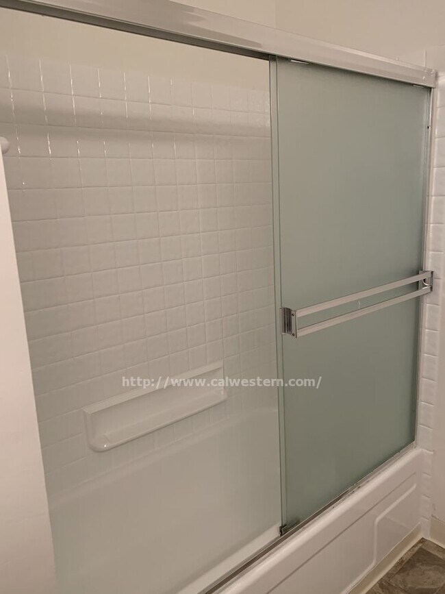 Foto del edificio - Large one bedroom apartments available now