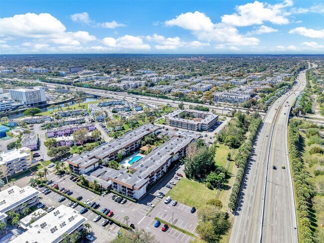 Foto del edificio - 7483 SW 82nd St