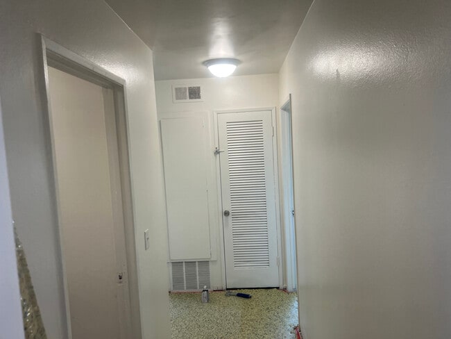 Building Photo - 845 Normark Terrace