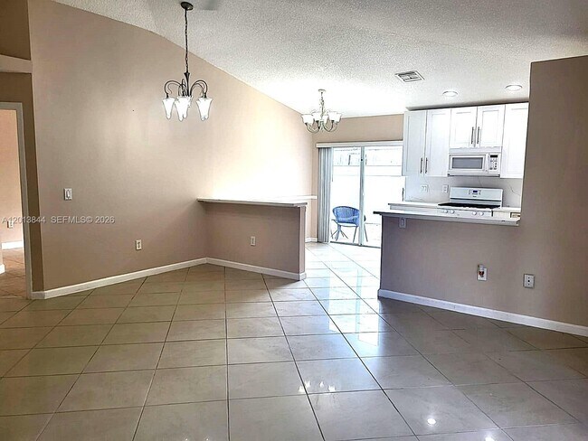 Foto del edificio - 13524 NW 5th Ct