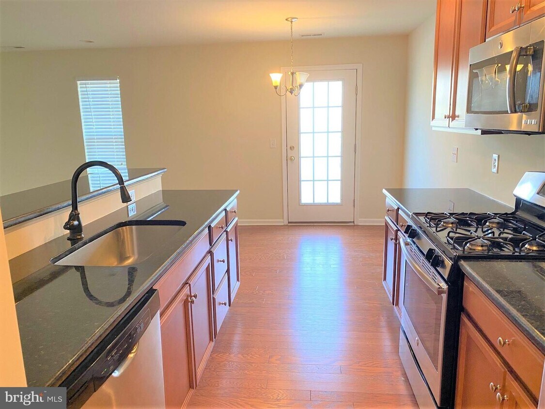 Primary Photo - 5940 Valley Forge Dr