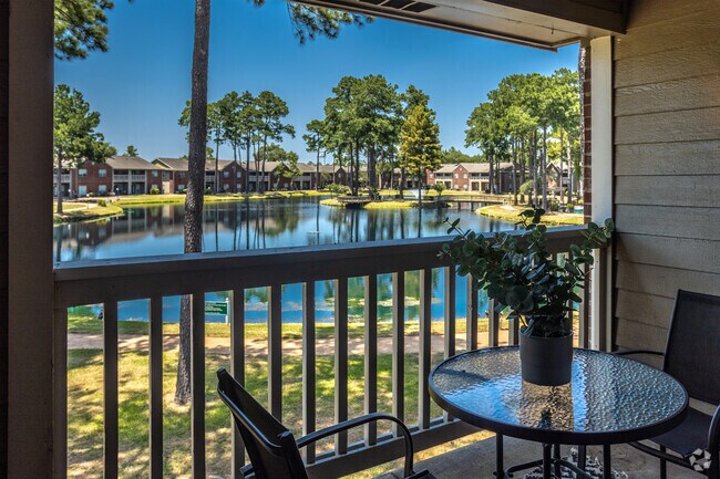 Balcón con vista en Lakeview Apartments - Lakeview Apartments