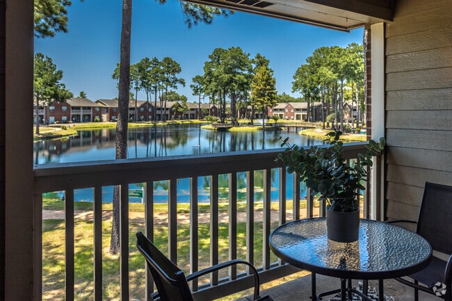 Balcón con vista - Lakeview Apartments