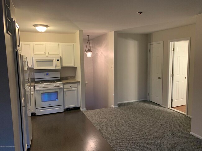 Foto del edificio - 27 Woodrose Ln