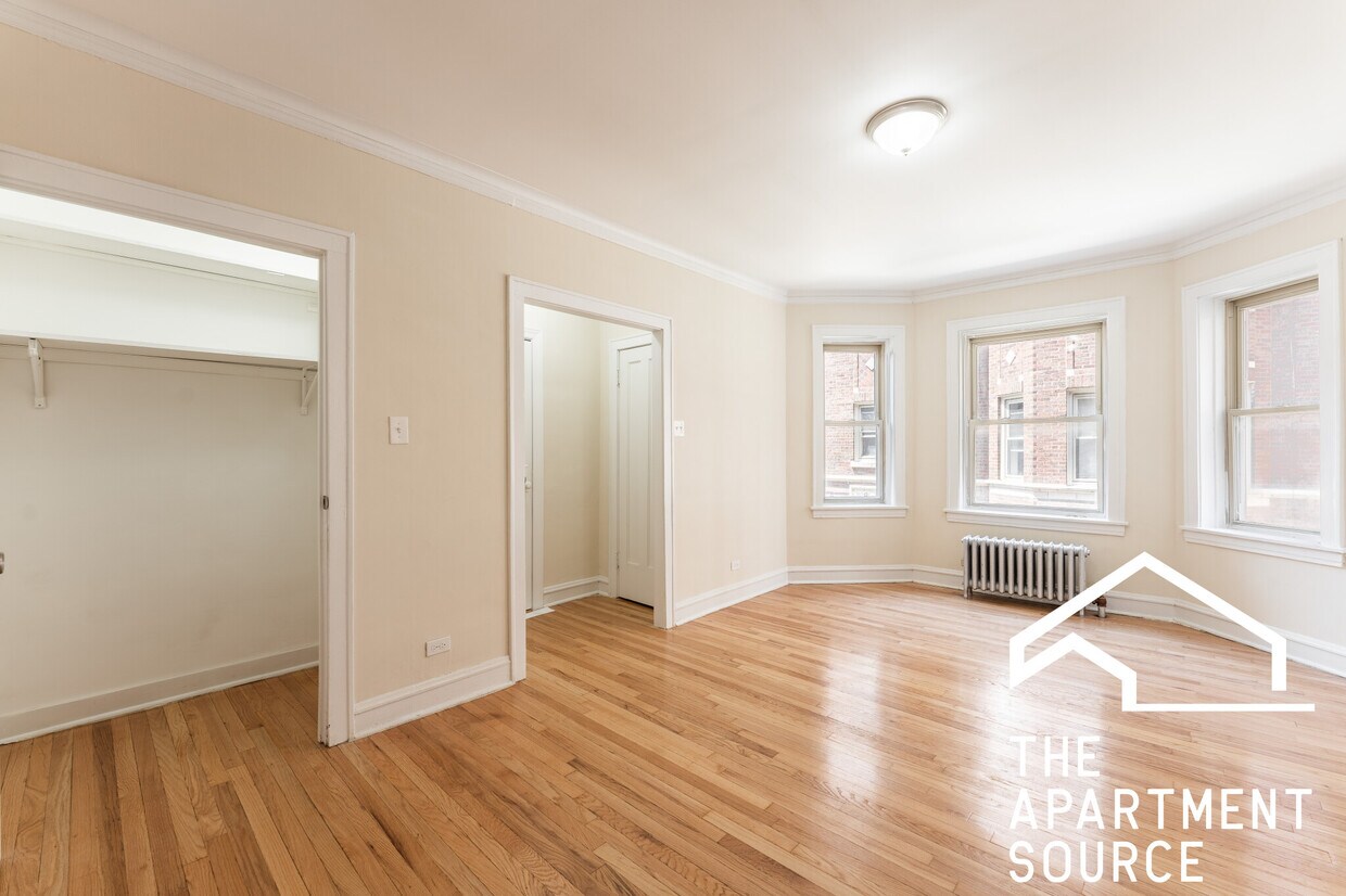 Primary Photo - 2111 Grove