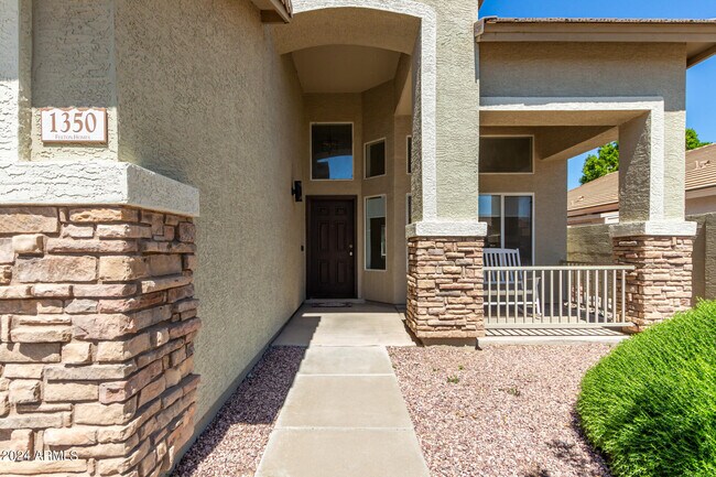 Building Photo - 1350 W Flintlock Way