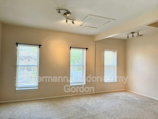 Building Photo - 4738 Olive St