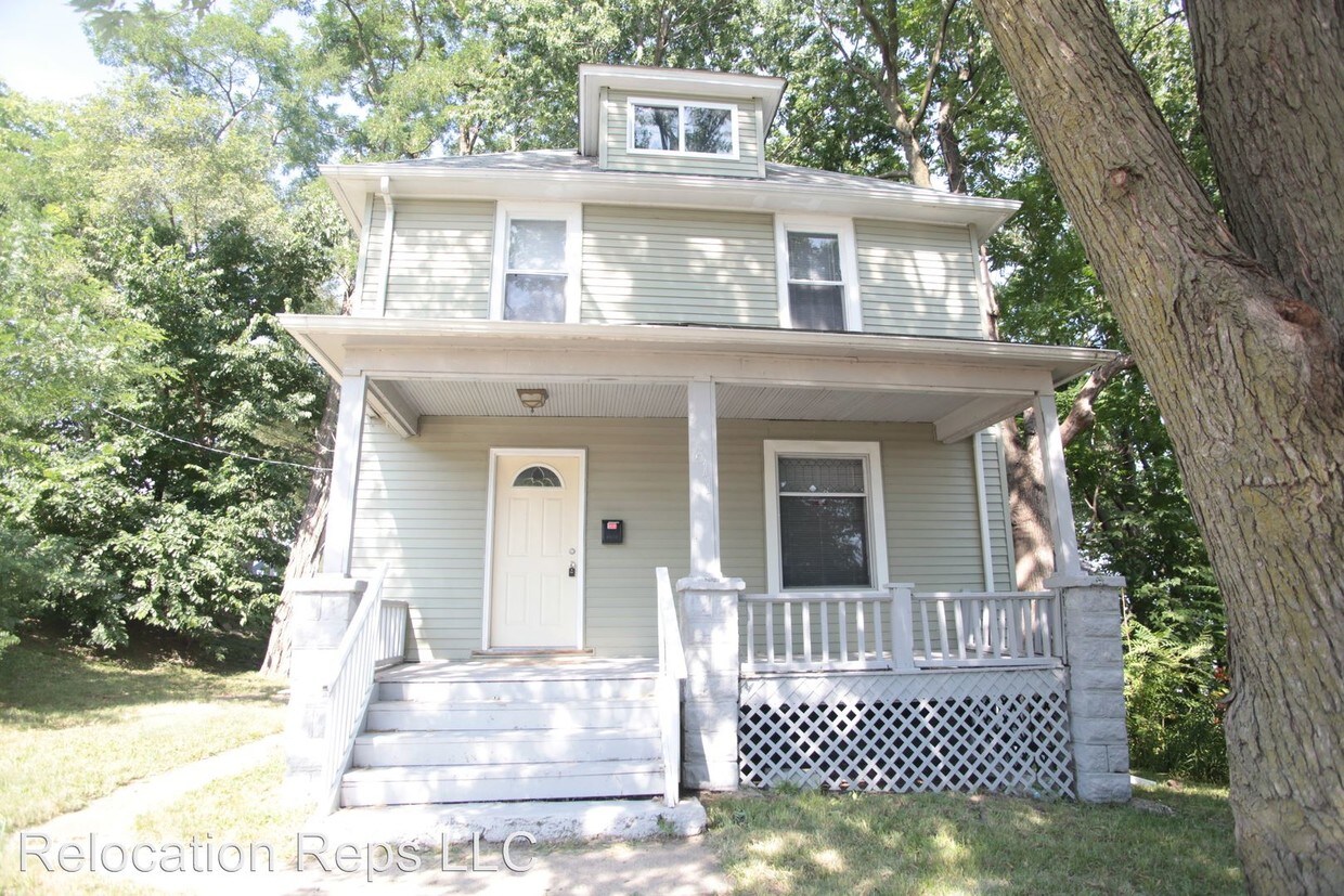 Primary Photo - 3 br, 1 bath House - 611 Grand Ave.