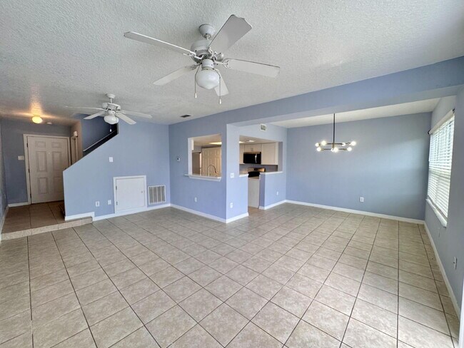 Foto del edificio - For Rent – Recently Renovated 3 Bed / 2 Ba...