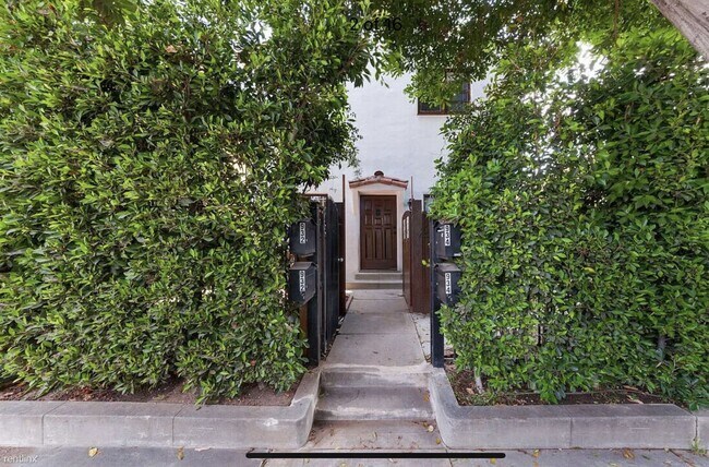 Foto del edificio - 2 br, 1.5 bath 4plex - 934 North Ogden Drive