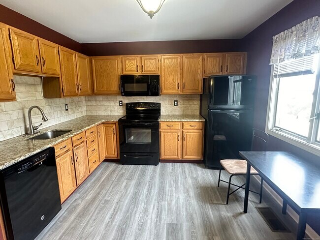 Building Photo - 489 Wolcott St