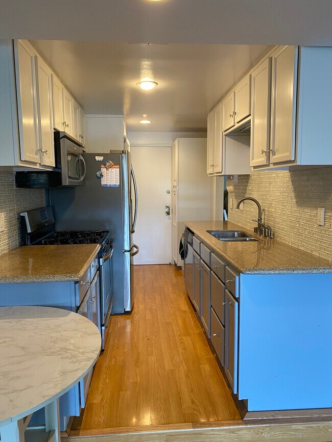 Foto del edificio - 10650 Holman Ave