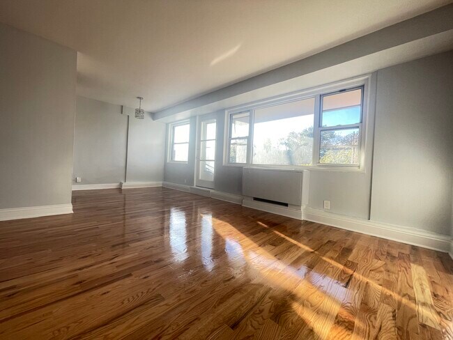 Building Photo - 500 Boulevard E