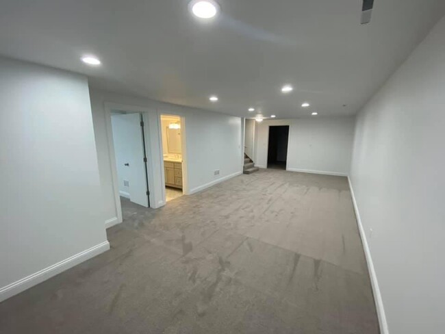 Building Photo - 2122 Grand Ave