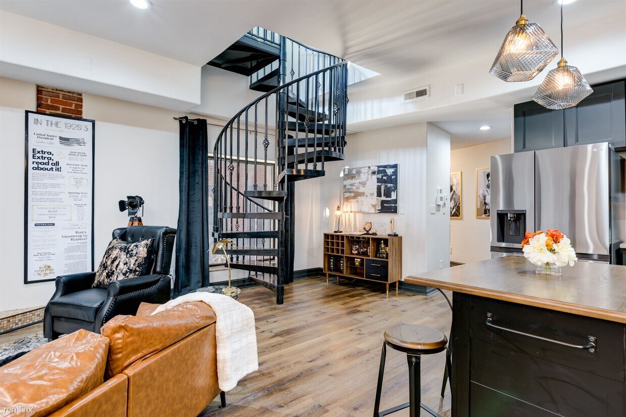 Primary Photo - 2 br, 2.5 bath Condo - 705 N Main St #1