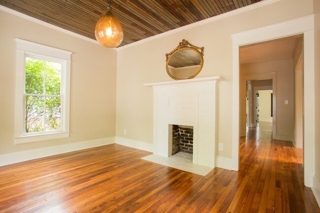 Building Photo - 2018 Englewood Ave