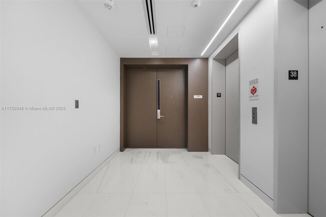 Building Photo - 300 Biscayne Boulevard Way